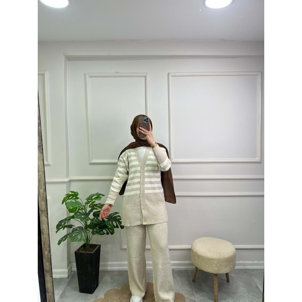 1028 ÇİZGİLİ DÜĞMELİ TRİKO TAKIM