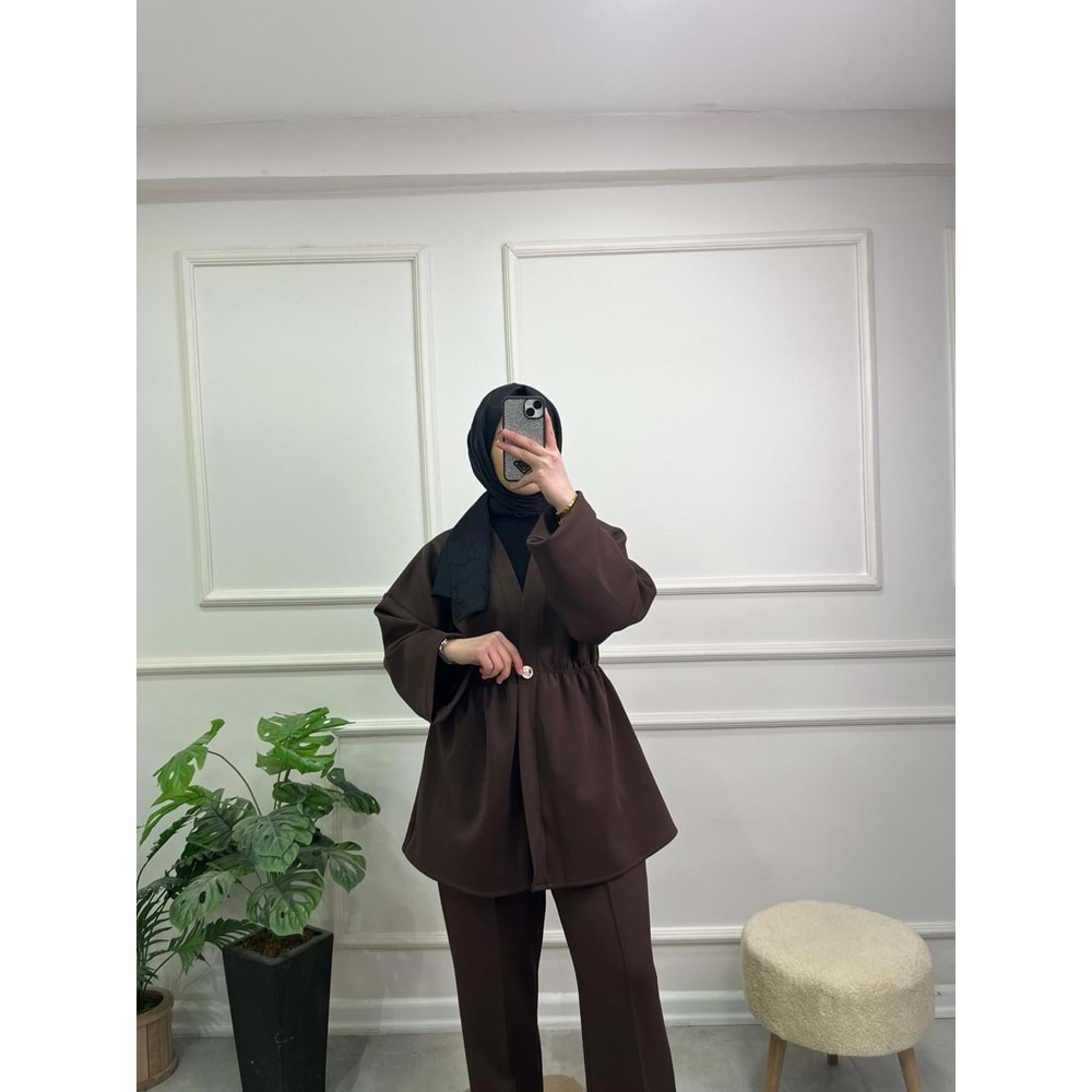 22003 ÖNÜ DÜĞMELİ BELİ LASTİK TAKIM