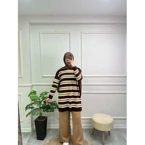 1129 RENKLİ ÇİZGİLİ TAKIM