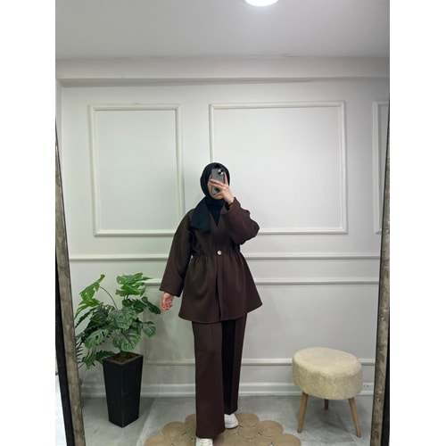 22003 ÖNÜ DÜĞMELİ BELİ LASTİK TAKIM